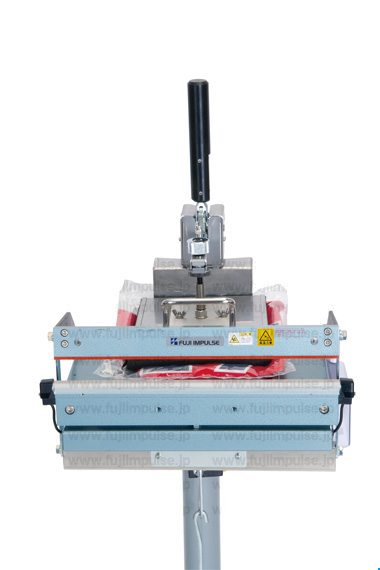 PXをFi-400Yに取り付けた状態のシーラー頭部の写真